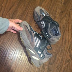 Adidas  Yeezy 700 Gray US6M